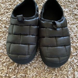 New without tags North Face Thermoball Slippers
